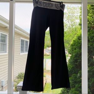 black yoga pants/leggings